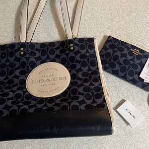 Coach Tote bag blue with zip wristlet with serial #